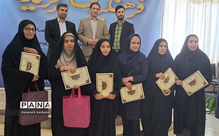 افتخارآفرینی آموزگاران بهارستانی در جشنواره تجارب برتر شهرستان‌های استان‌تهران