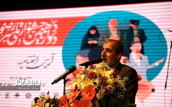 شعر و سرود بهترین هنرها برای ترویج فرهنگ و معارف اسلامی است