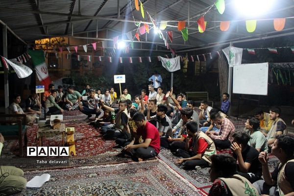 محفل انس با قرآن در اردوی یاورمربیان شهرستان‌های تهران