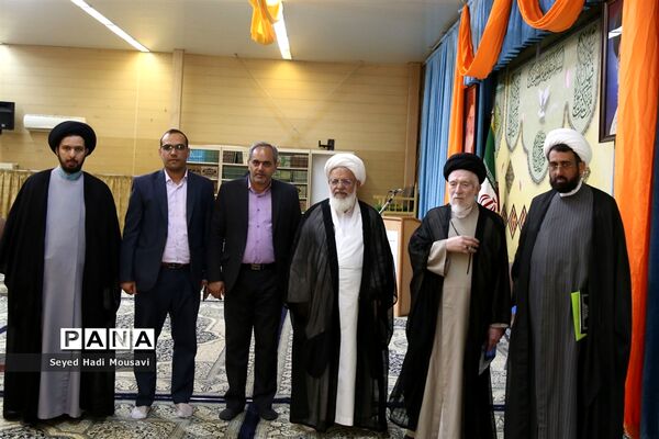 دیدار آیت‌الله ناصری با ائمه جماعت مدارس ناحیه یک
