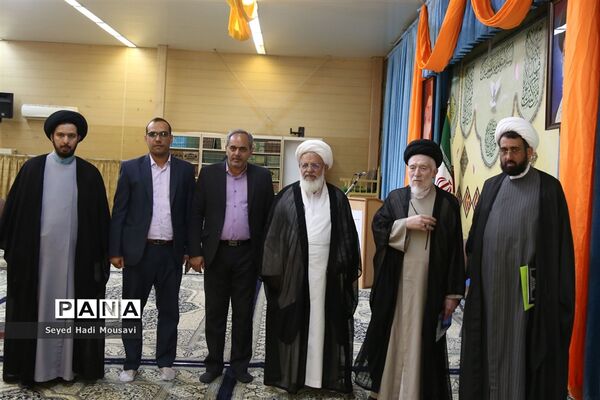 دیدار آیت‌الله ناصری با ائمه جماعت مدارس ناحیه یک