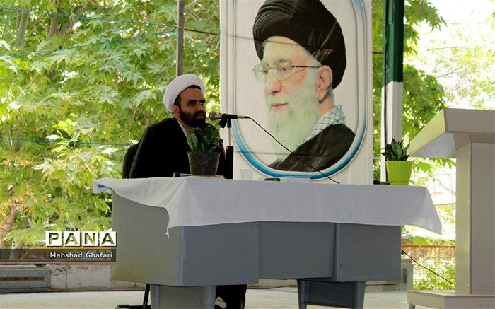 امروز دانش‌آموزان در عصر متاورس، هوش مصنوعی و واقعیت مجازی به سر می‌برند