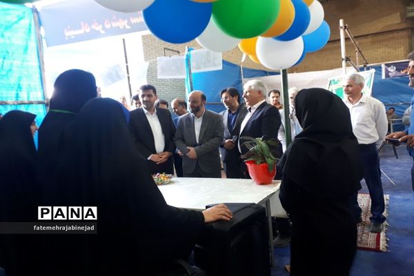 بازدید معاون عمرانی وزیر آموزش و پرورش از جشنواره تابستانه دانش‌آموزی در ابرکوه