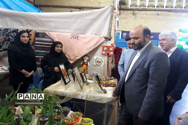 بازدید معاون عمرانی وزیر آموزش و پرورش از جشنواره تابستانه دانش‌آموزی در ابرکوه