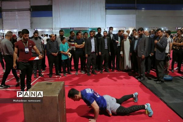 بازدید جمعی از مسئولان کشوری و استانی از اولین نمایشگاه تخصصی خانواده (مهرانه)