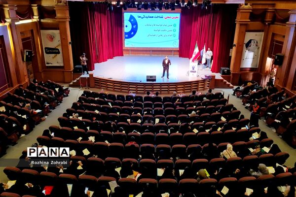 برگزاری سمینار هویت نوجوانی بازگشت به خود در شیراز