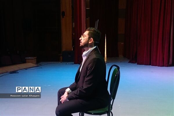 همایش بازگشت به خود با موضوع هویت نوجوان ایرانی در تالار احسان شیراز