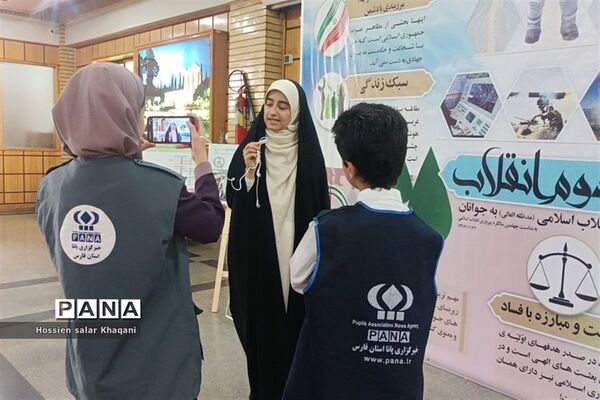 همایش بازگشت به خود با موضوع هویت نوجوان ایرانی در تالار احسان شیراز