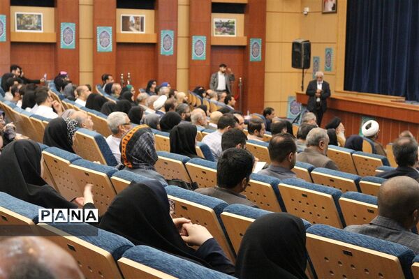 آیین اختتامیه اولین دوره جشنواره ملی فرهنگی و هنری هویت استان مرکزی