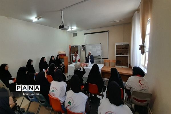برگزاری کارگاه آموزشی عفاف و حجاب هلا ل احمرشهرستان مانه و سملقان