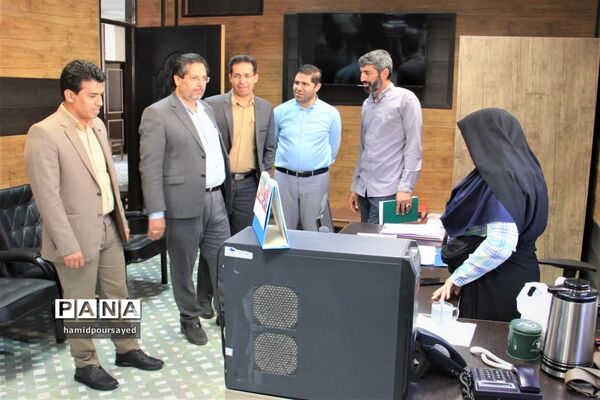 دیدار فرماندار ابرکوه با رئیس و کارکنان اداره تأمین اجتماعی و بهزیستی
