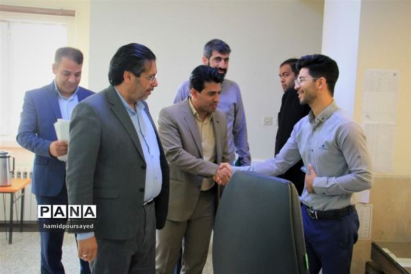 دیدار فرماندار ابرکوه با رئیس و کارکنان اداره تأمین اجتماعی و بهزیستی