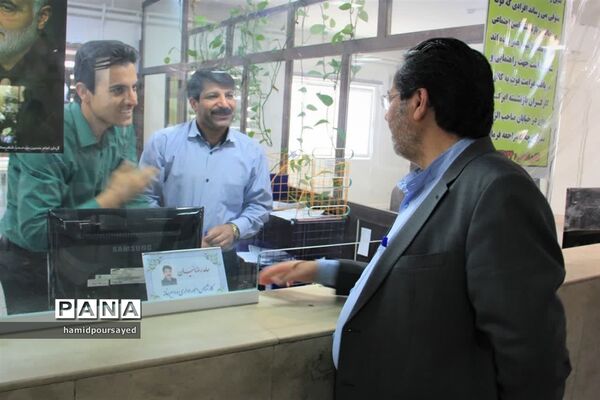 دیدار فرماندار ابرکوه با رئیس و کارکنان اداره تأمین اجتماعی و بهزیستی
