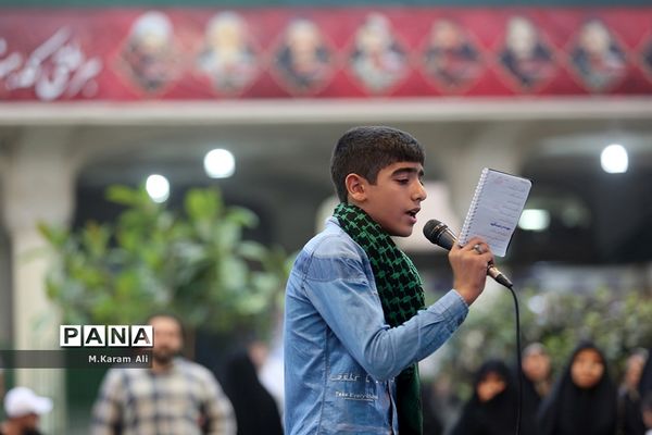نوحه‌خوانی نوجوانان در حرم حضرت معصومه(س)