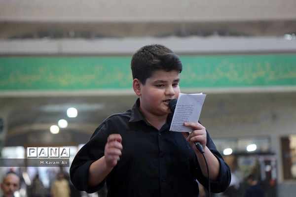 نوحه‌خوانی نوجوانان در حرم حضرت معصومه(س)