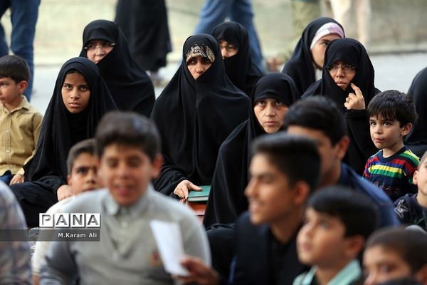 نوحه‌خوانی نوجوانان در حرم حضرت معصومه(س)