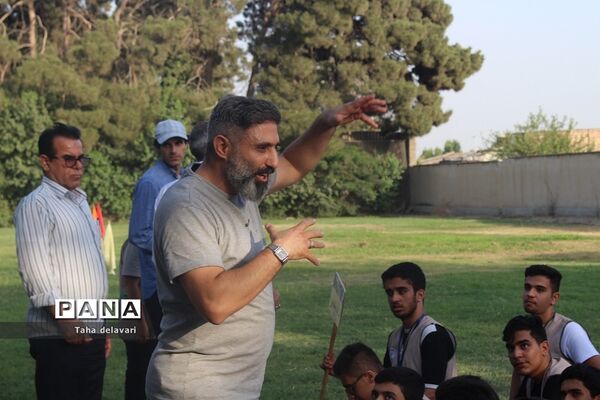 مسابقات طناب‌کشی در اردوی یاورمربیان سازمان دانش‌آموزی شهرستان‌های تهران