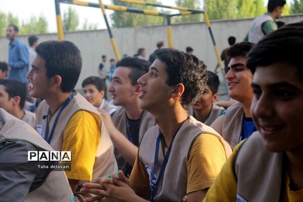 مسابقات طناب‌کشی در اردوی یاورمربیان سازمان دانش‌آموزی شهرستان‌های تهران