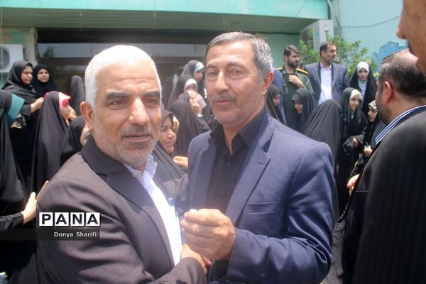 نشست دانش‌آموزان تراز انقلاب اسلامی با مادر شهید والا مقام آرمان علی‌وردی در بوشهر