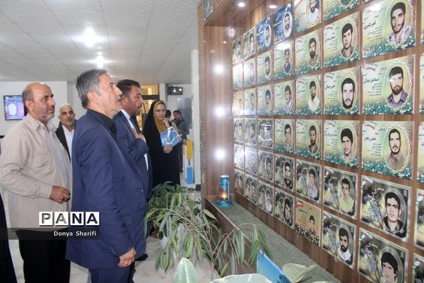 نشست دانش‌آموزان تراز انقلاب اسلامی با مادر شهید والا مقام آرمان علی‌وردی در بوشهر