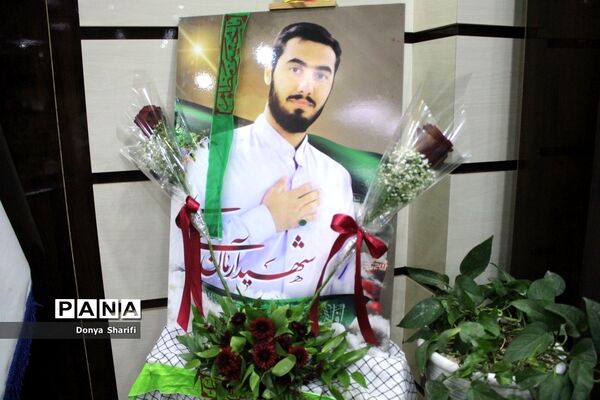 نشست دانش‌آموزان تراز انقلاب اسلامی با مادر شهید والا مقام آرمان علی‌وردی در بوشهر