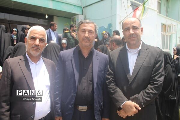 نشست دانش‌آموزان تراز انقلاب اسلامی با مادر شهید والا مقام آرمان علی‌وردی در بوشهر