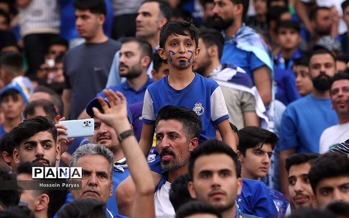 حسینی با استقلال سفید امضا کرد