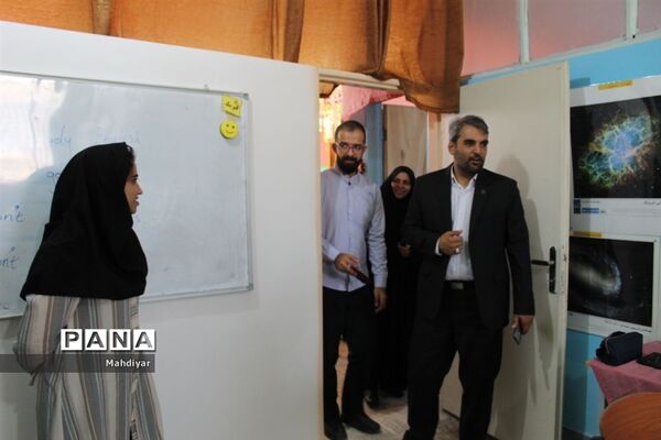 بازدید مدیرکل آموزش و پرورش شهرستان‌های استان تهران  از پژوهش‌سرای دانش‌آموزی منطقه جوادآباد