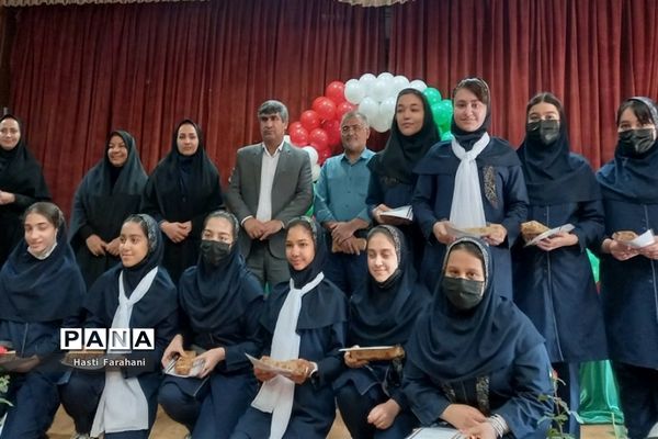 مراسم تجلیل و تقدیر از مربیان مدرسه حدیث مهر شهرستان قرچک