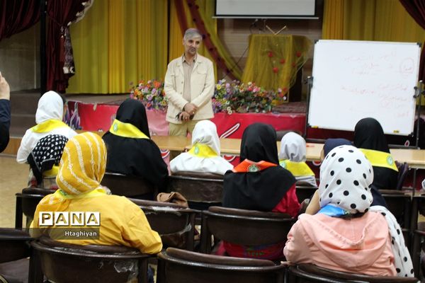 بازدیدمعاون فعالیت‌های دانش‌آموزی سازمان دانش‌آموزی کشور از پایگاه های اوقات فراغت سازمان دانش آموزی استان اصفهان