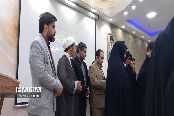مراسم تجلیل از برگزیدگان دانش‌آموزان مقطع ابتدایی دختر کاشمر