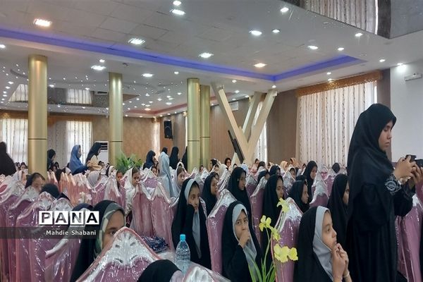 مراسم تجلیل از برگزیدگان دانش‌آموزان مقطع ابتدایی دختر کاشمر