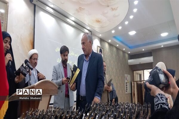 مراسم تجلیل از برگزیدگان دانش‌آموزان مقطع ابتدایی دختر کاشمر