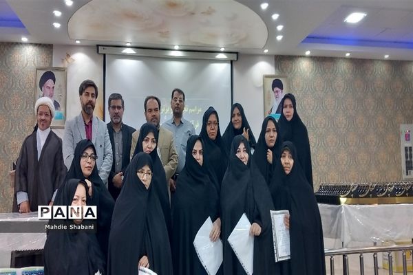 مراسم تجلیل از برگزیدگان دانش‌آموزان مقطع ابتدایی دختر کاشمر