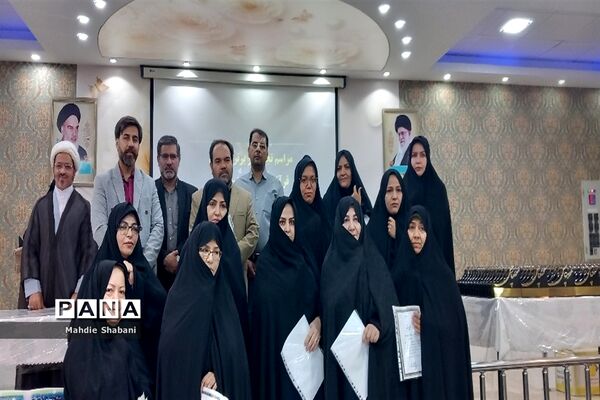 مراسم تجلیل از برگزیدگان دانش‌آموزان مقطع ابتدایی دختر کاشمر