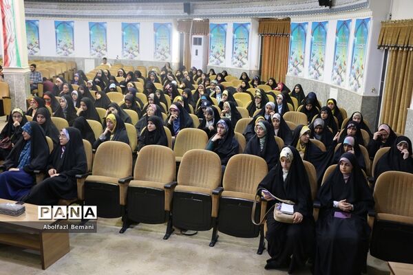 دوره توانمندسازی دست‌اندرکاران کنگره دانشجومعلمان شهید کشور در قم