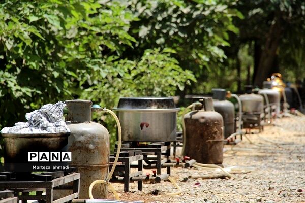 پخت‌و‌پز دانش‌آموزی در اردوی یاورمربیان پیشتاز