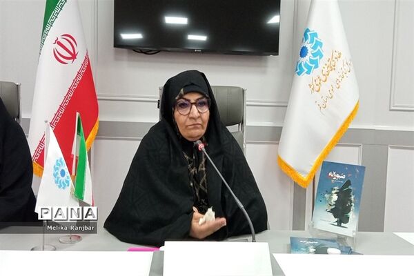 نشست نقد و بررسی کتاب «صبورانه» در قم