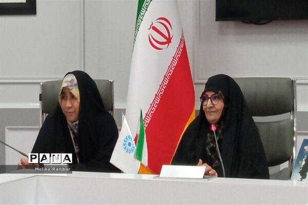 نشست نقد و بررسی کتاب «صبورانه» در قم