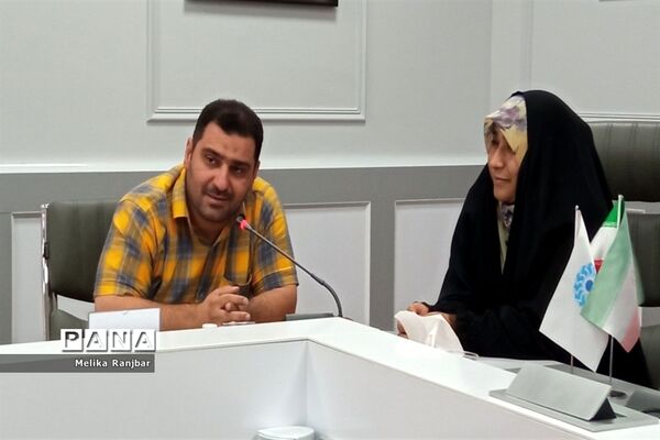 نشست نقد و بررسی کتاب «صبورانه» در قم