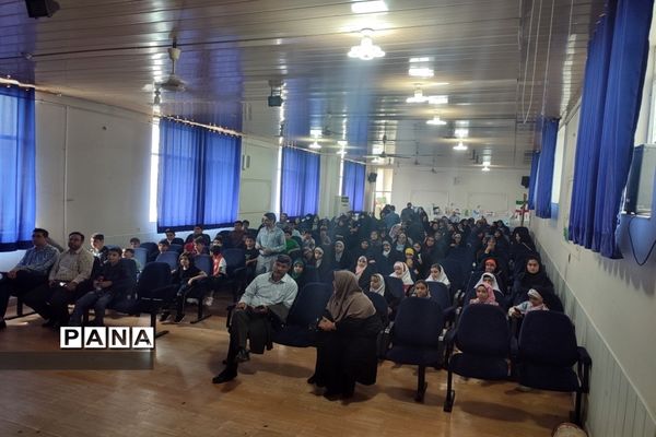 آیین تجلیل از منتخبین مسابقات قرآن، عترت و نماز در قائمشهر