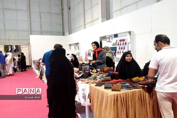 حضور پرشور دانش‌آموزان و بانوان فرهنگی در رویداد سما