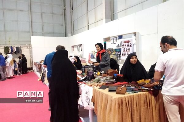 حضور پرشور دانش‌آموزان و بانوان فرهنگی در رویداد سما