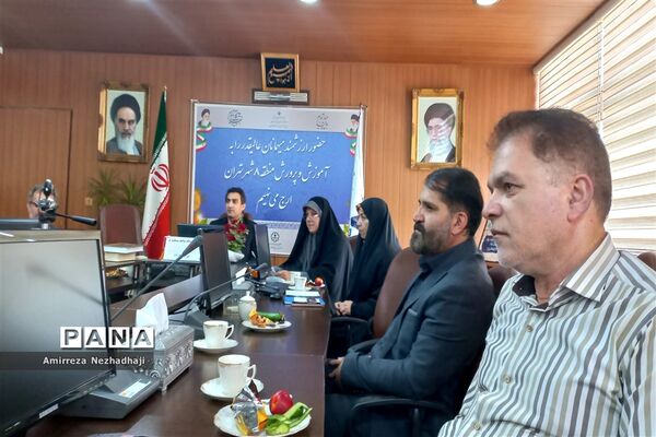 جلسه ستاد  هماهنگی مدارس شاهد آموزش و پرورش منطقه ۸