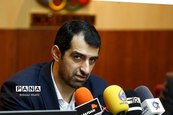 نشست خبری رئیس فدراسیون بسکتبال