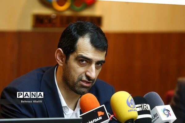 نشست خبری رئیس فدراسیون بسکتبال