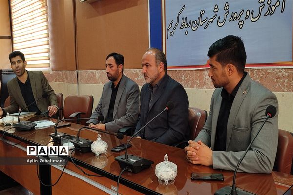 تقدیر از قهرمانان و عوامل اجرایی مسابقات آمادگی جسمانی بانوان ادارات شهرستان رباط کریم