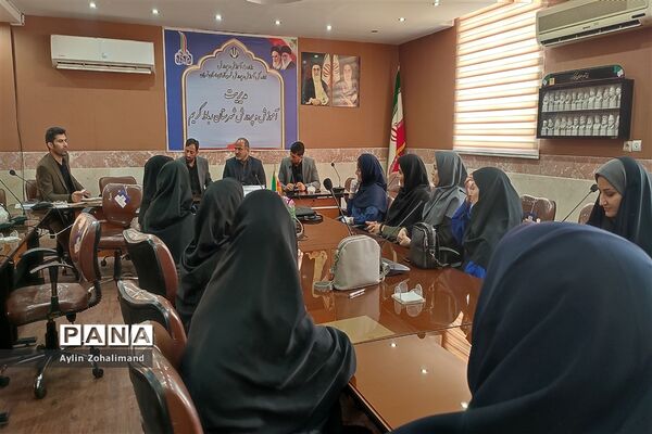 تقدیر از قهرمانان و عوامل اجرایی مسابقات آمادگی جسمانی بانوان ادارات شهرستان رباط کریم