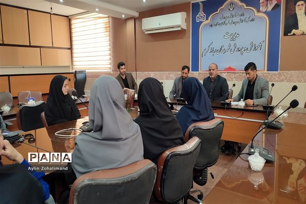 تقدیر از قهرمانان و عوامل اجرایی مسابقات آمادگی جسمانی بانوان ادارات شهرستان رباط کریم