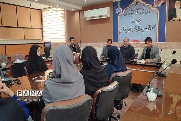 تقدیر از قهرمانان و عوامل اجرایی مسابقات آمادگی جسمانی بانوان ادارات شهرستان رباط کریم